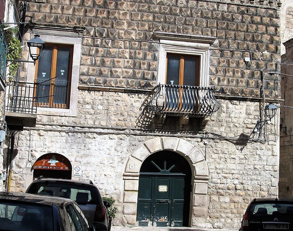 dintorni di bisceglie palazzo lucrezia